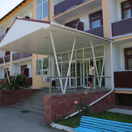Санаторій Збруч Hotel Szatanyiv Kültér fotó