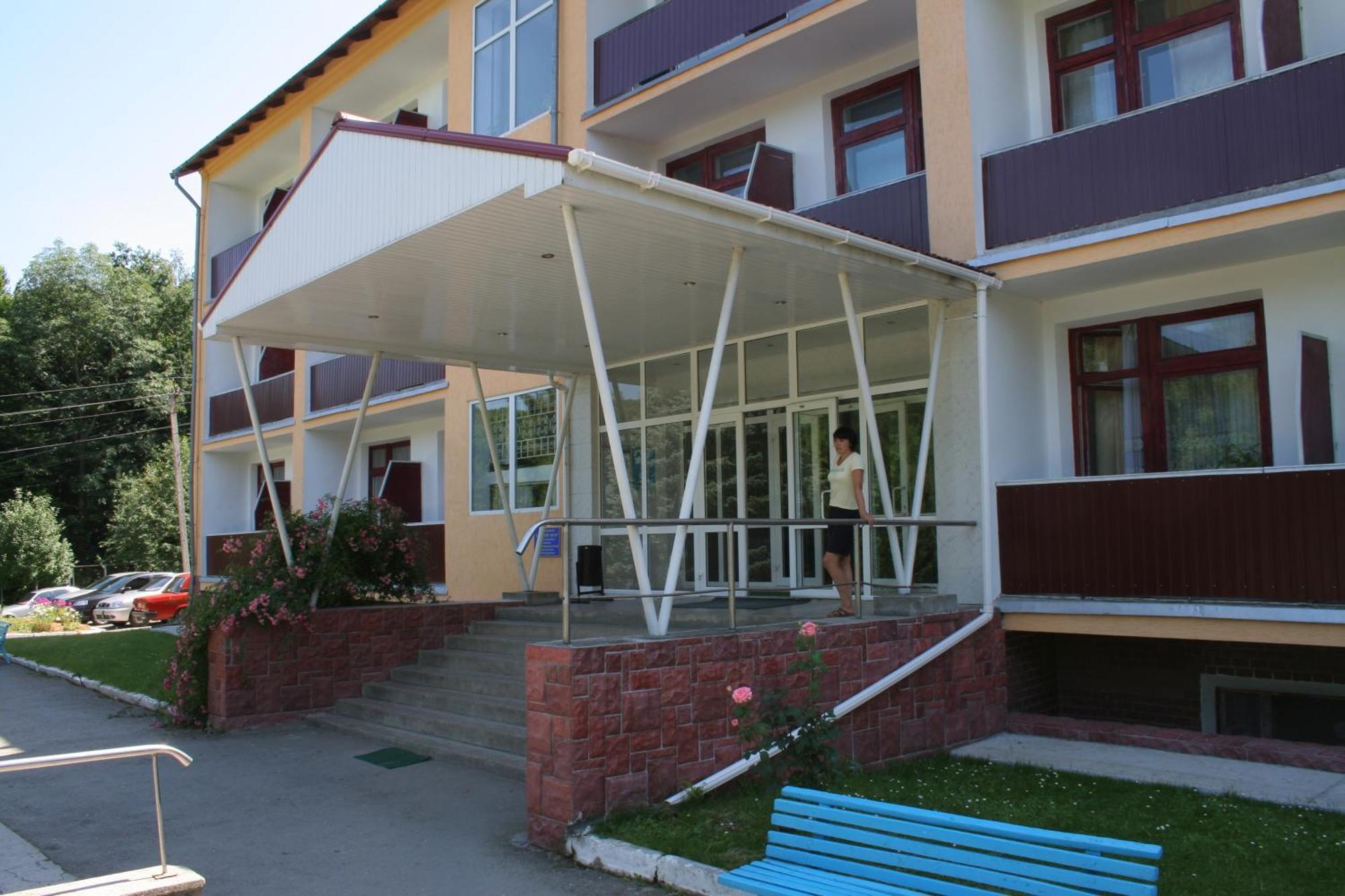 Санаторій Збруч Hotel Szatanyiv Kültér fotó